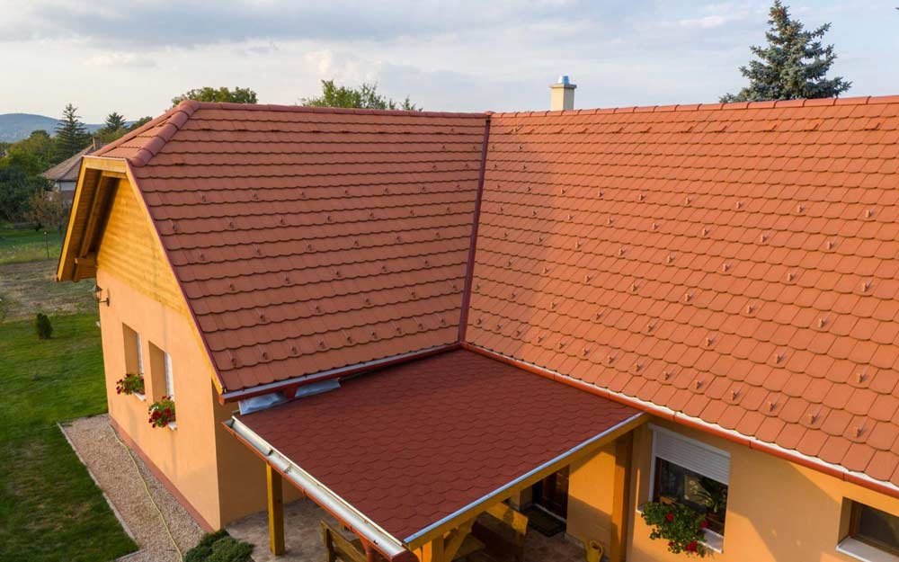 Tondach Pilis ívesvágású tetőcserép, natúr